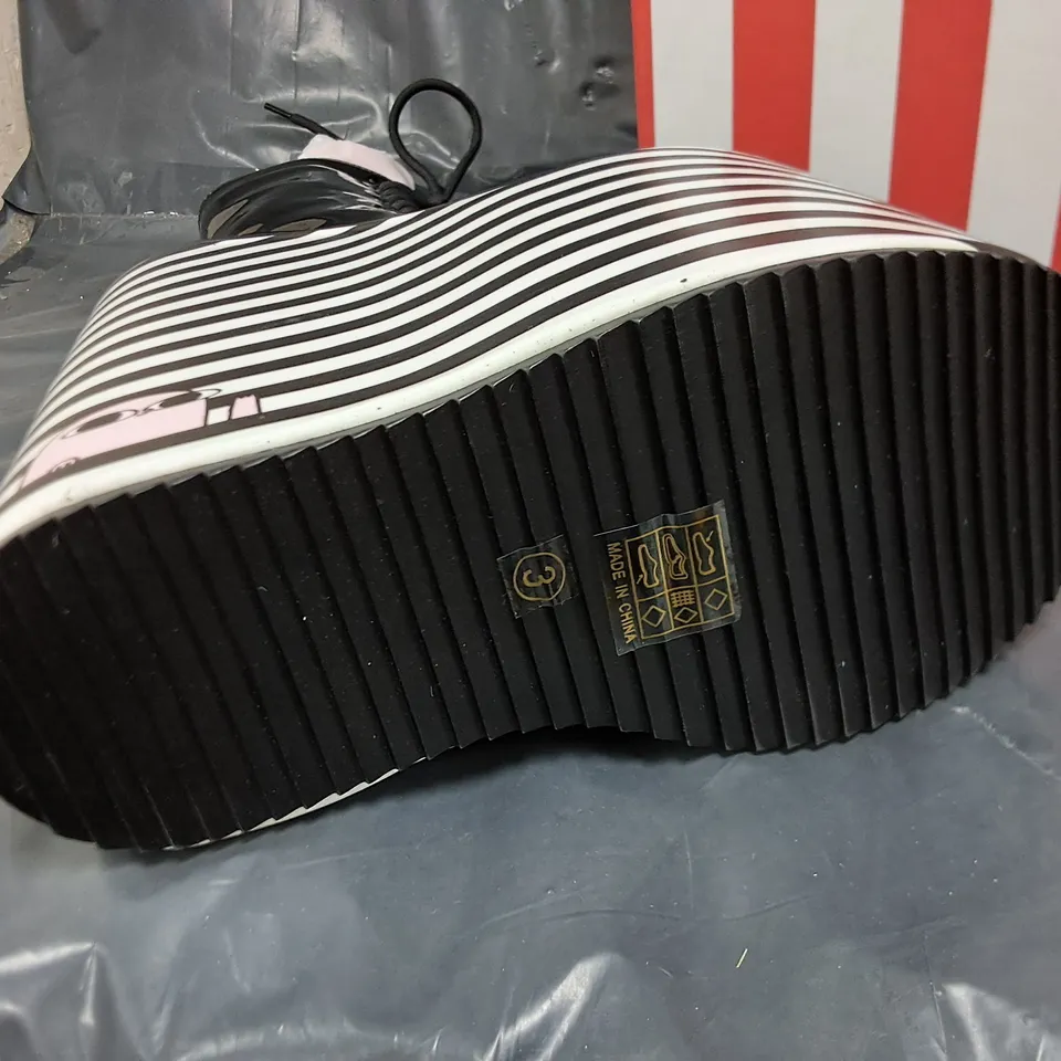 BRAND NEW BOXED KOI KETNIPZ A BEAN WITH A PLATFORM 5O DREAM BOOTS IN BLACK - UK 7