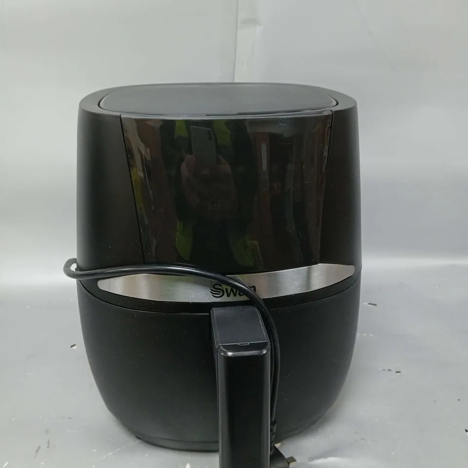 SWAN DIGITAL AIR FRYER  RRP £59