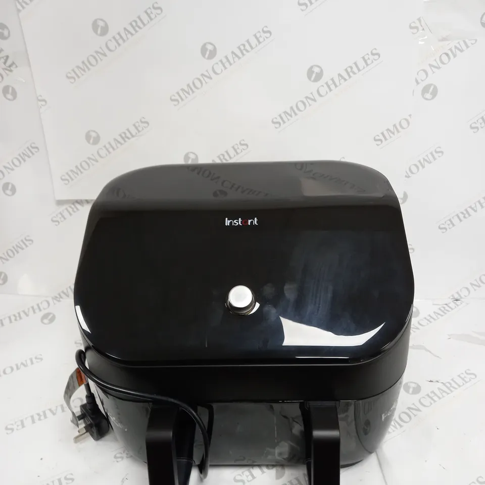 BOXED INSTANT VORTEX PLUS VERSAZONE AIR FRYER 