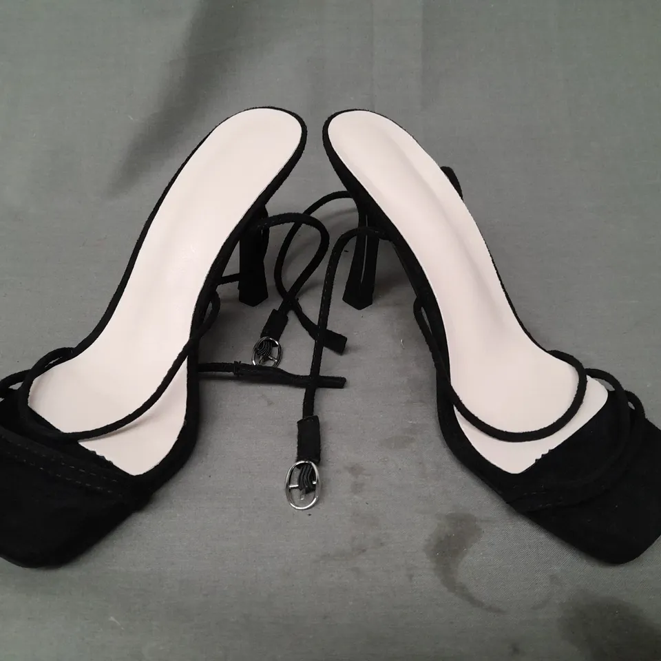 BOXED PAIR OF DESIGNER OPEN TOE HEELED SANDALS IN BLACK EU SIZE 38