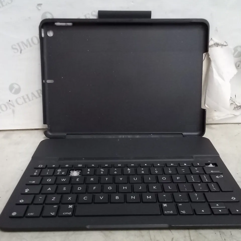 BOXED LOGITECH SLIM FOLIO IPAD KEYBOARD CASE 