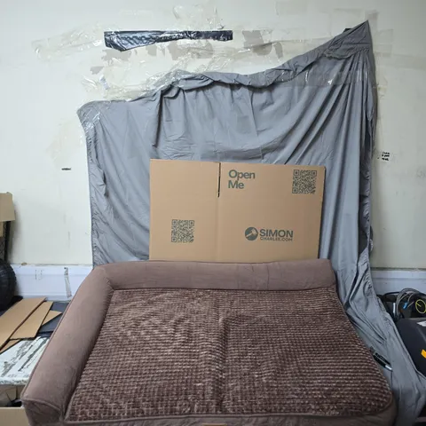 BROWN CORNER STYLE DOG BED 