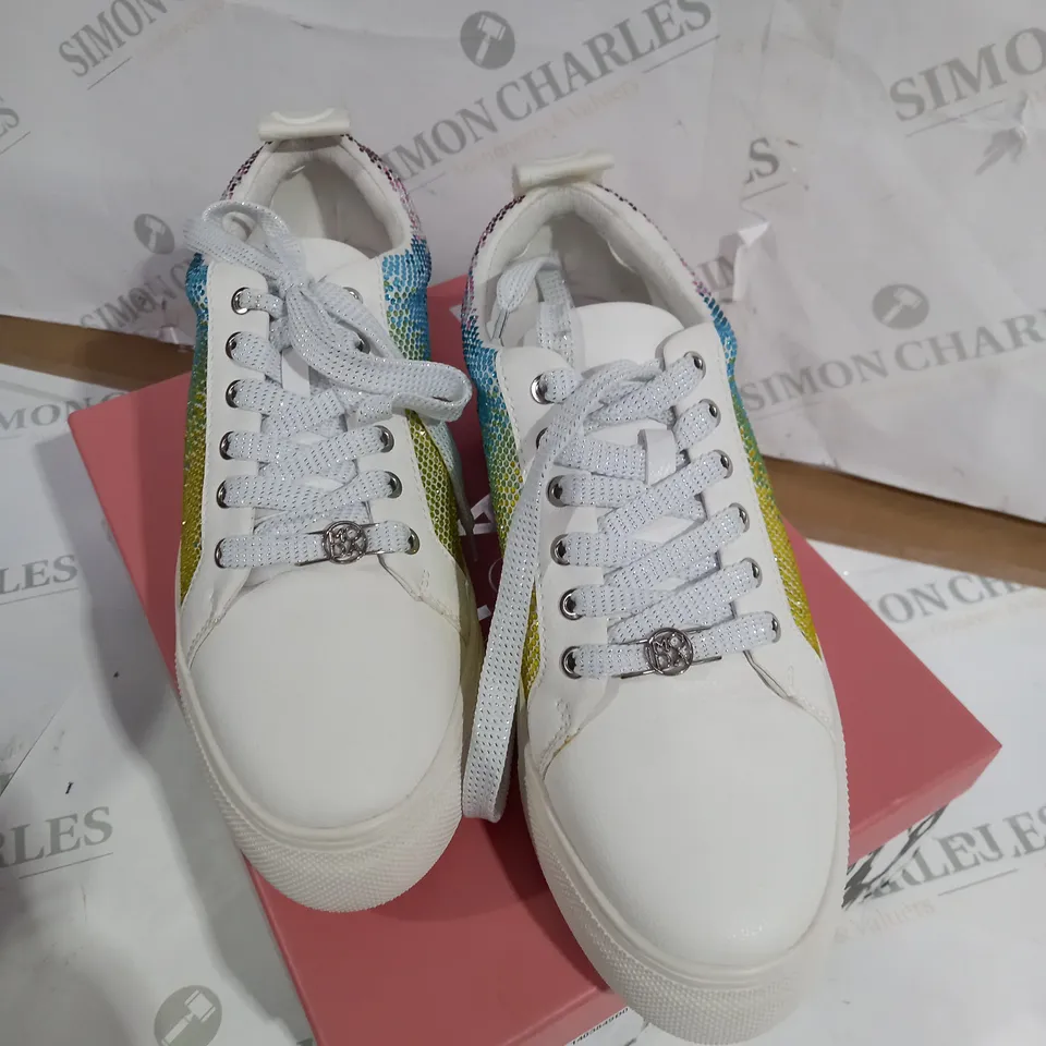 ALMARIE MULTI PORVAIR 40 MODA BRANDED GLITZ TRAINER