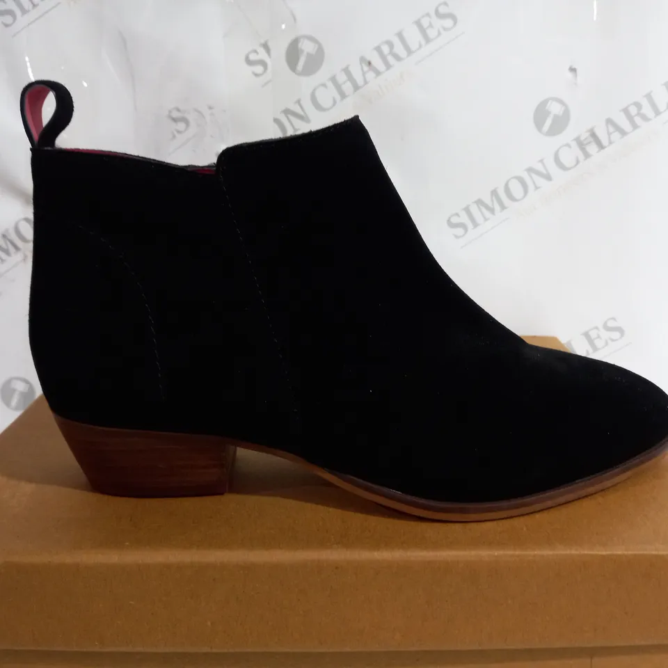BLACK STUFF WILLOW SUEDE ANKLE BOOT SIZE 6