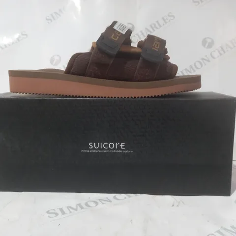 BOXED PAIR OF CARHARTT SUICORE OPEN TOE SANDALS IN BROWN UK SIZE 7