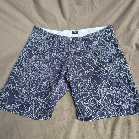 GANT MEN’S NAVY PALM-PRINT SHORTS - SIZE W40