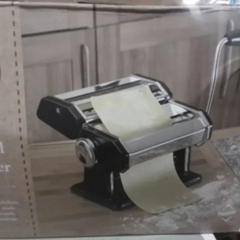 BOXED PASTA MAKER
