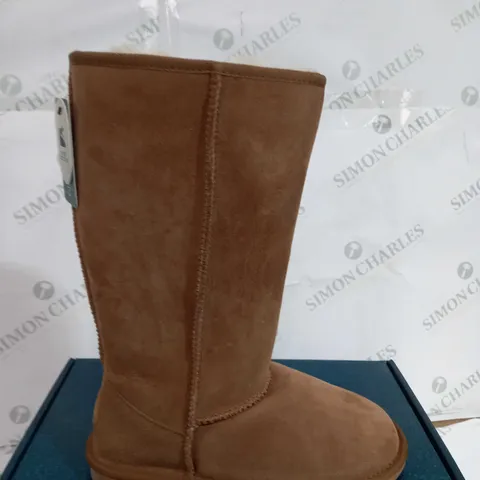 EMU ORIGINALS COLLECTION TAN STINGER HI WATER RESISTANT BOOT - SIZE 6