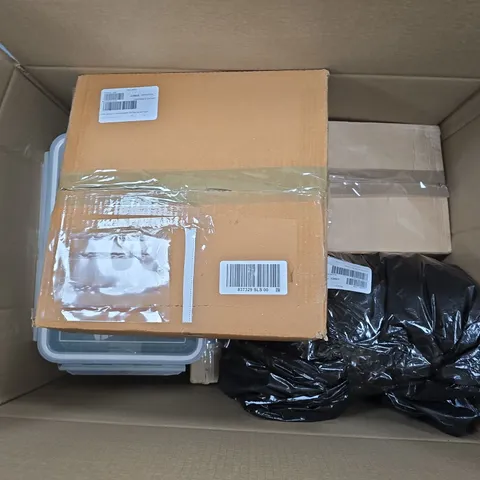 APPROXIMATELY 8 ASSORTED ITEMS TO INCLUDE GIFT BAG SET, ROAST 7 BAKE STORE PAN, HALF ZIP LOUNGER, ETC