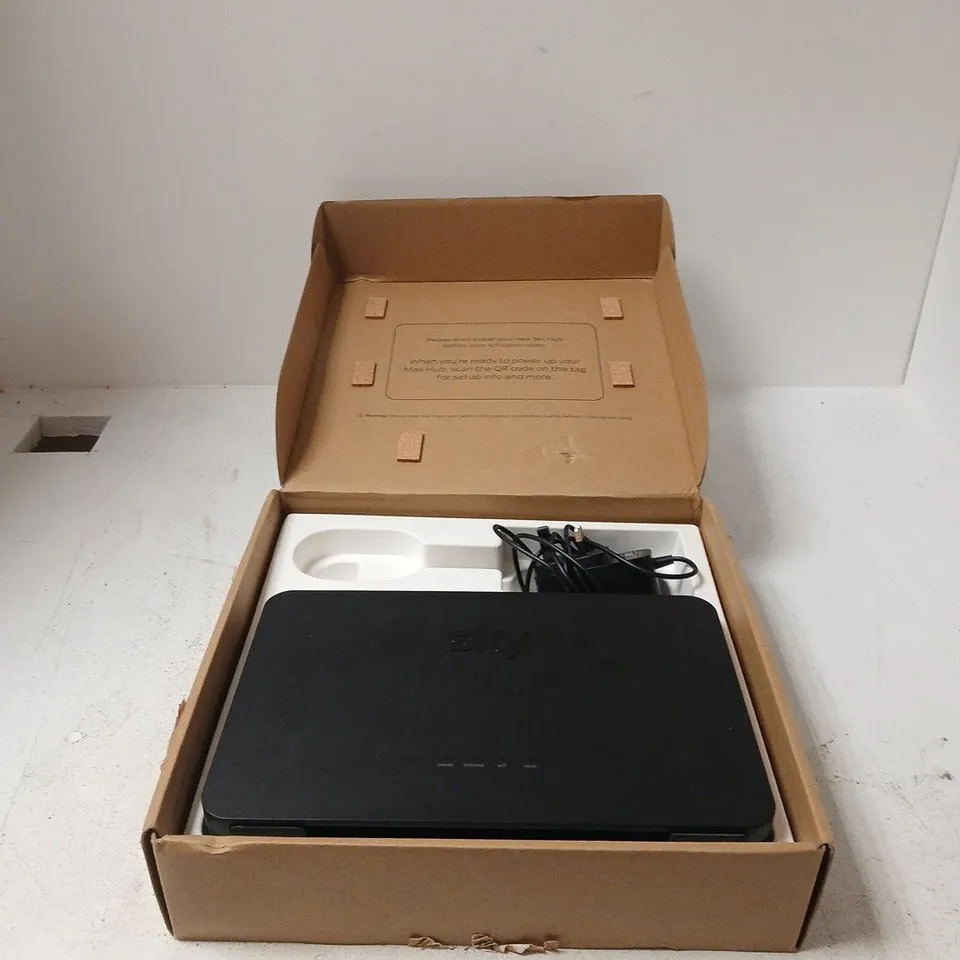 SKY HUB SR213A-02-UK-WHT-DS1 WIRELESS ROUTER – HUB6A (BOXED)