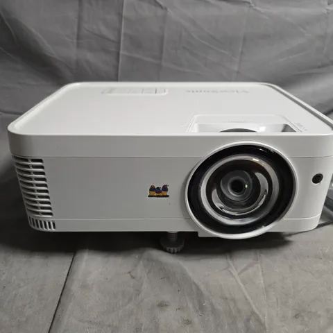 VIEWSONIC PROJECTOR