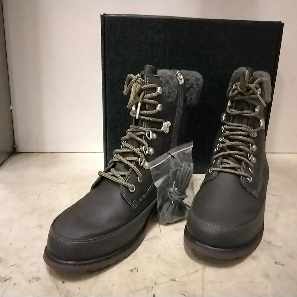 BOXED EMU AUSTRALIA UNISEX BOOTS , SIZE UK 8 , 4 PAIRS 