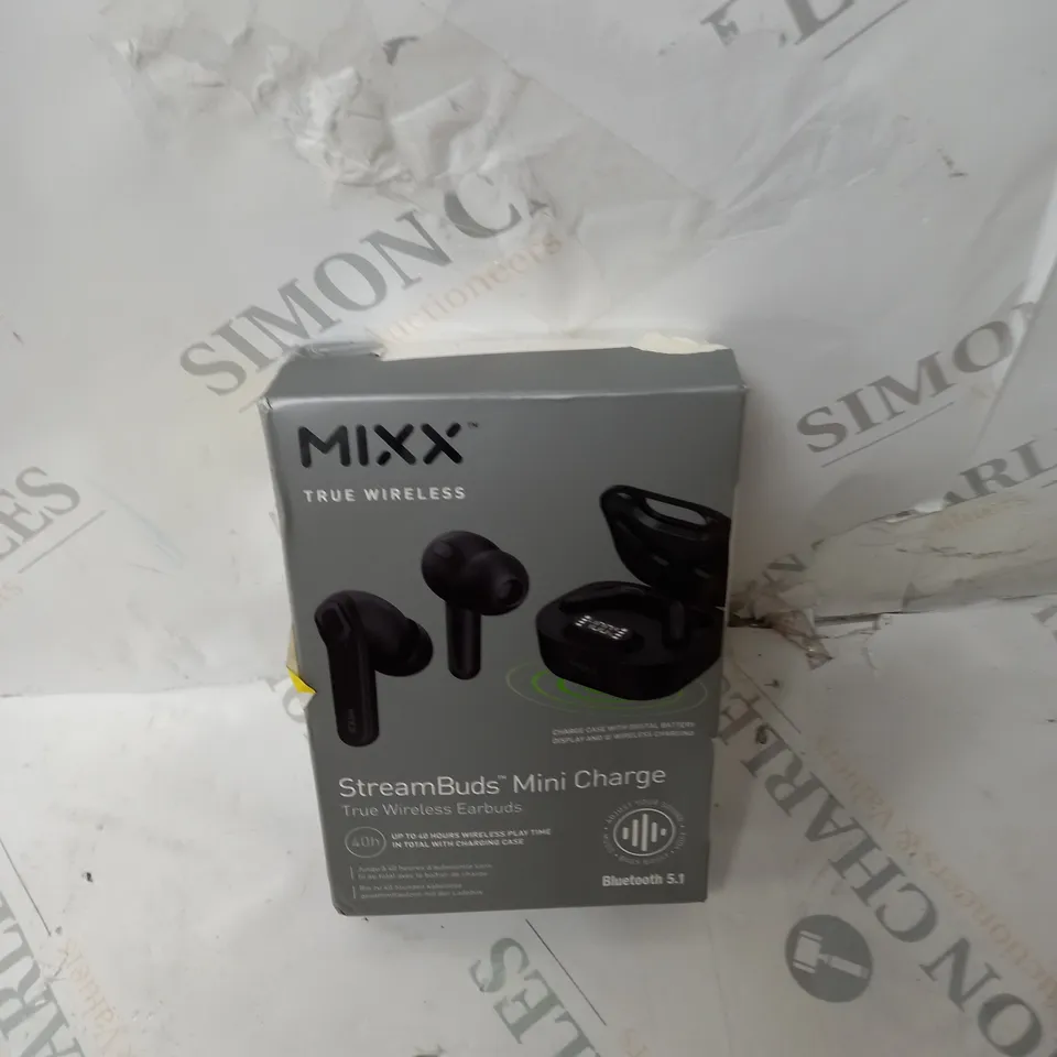 BOX OF ASSORTED ELECTRONICAL ITEMS TO INCLUDE RADIOS, AERIALS, EARPHONES ETC - COLLECTION ONLY 