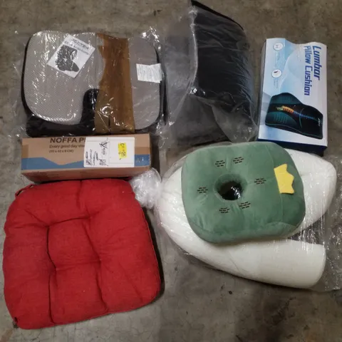 PALLET CONTAINING ASSORTED PILLOWS & CUSHIONS