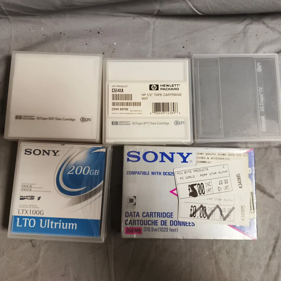 BOX OF APPROXIMATELY 8 ASSORTED COMPUTER/DATA CARTRIDGES - VARIOUS MAKES AND MODELS