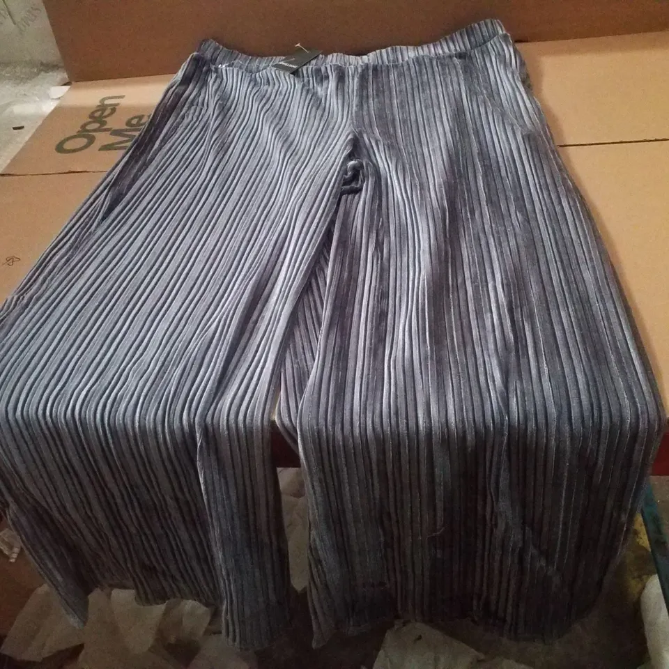 BOX CONTAINING APPROXIMATELY 10 BRAND NEW JD WILLIAMS GREY VELVET WIDE LEG TROUSERS - SIZE 20