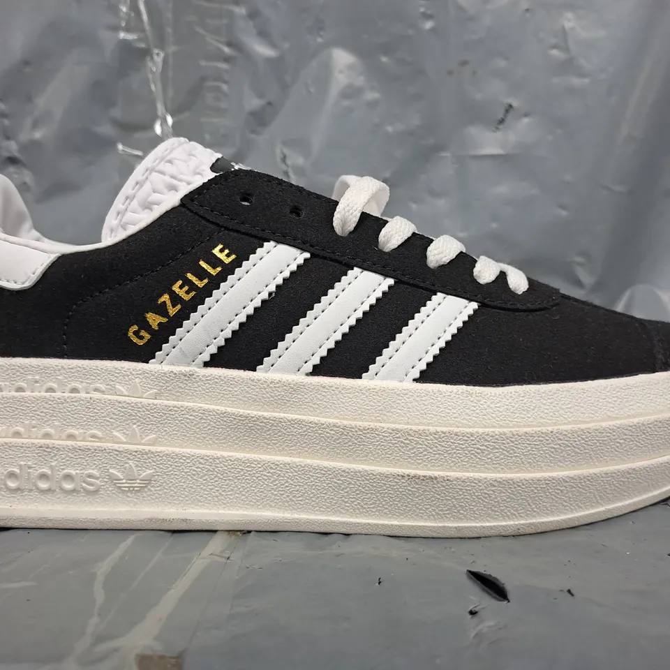 PAIR OF ADIDAS GAZELLE SHOES IN BLACK/WHITE SIZE UK 3.5