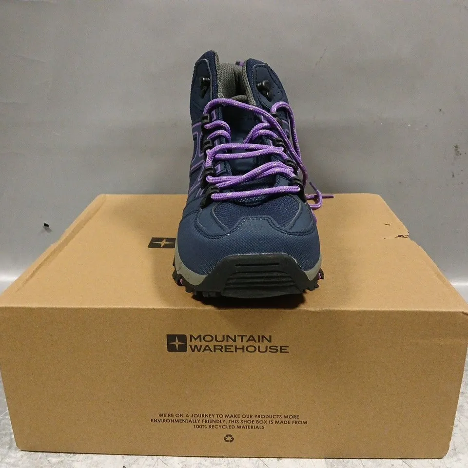 BOXED PAIR OF MOUNTAIN WAREHOUSE OSCAR 2 KIDS WALKING BOOTS IN DARK PURPLE SIZE UK 5