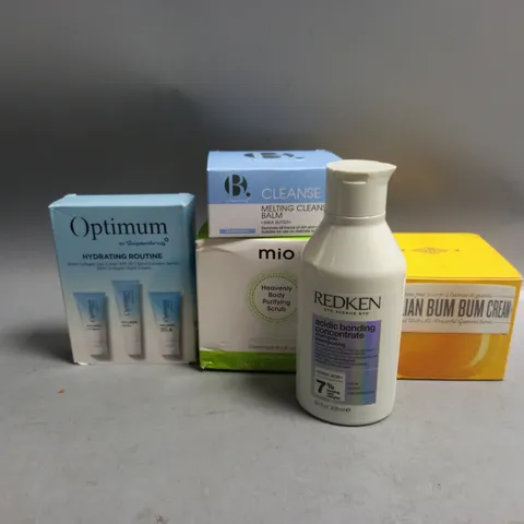 APPROXIMATELY 5 ASSORTED HEALTH AND BEAUTY PRODUCTS TO INCLUDE REDKEN ACIDIC BONDING CONCENTRATE SHAMPOO, MIO RADIANCE SALT SCRUB, BRAZILIAN BUM BUM CREAM