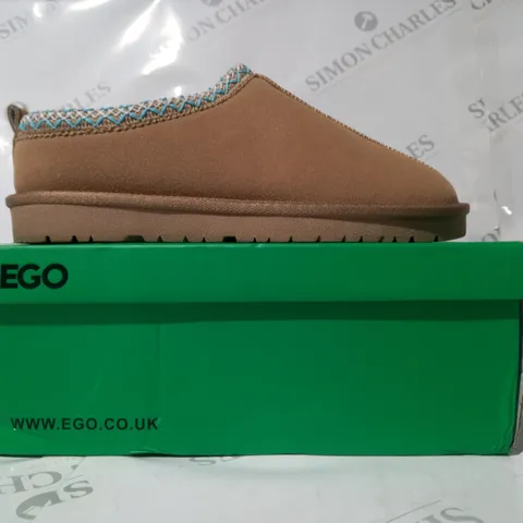 BOXED PAIR OF EGO CATCH UP SLIP-ON FAUX FUR LINED SHOES IN LIGHT CHESTNUT UK SIZE 8