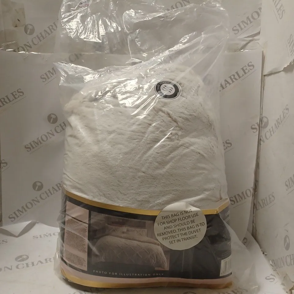 SLEEPDOWN LUXE ROUCHED FAUX FUR DUVET SET - KING