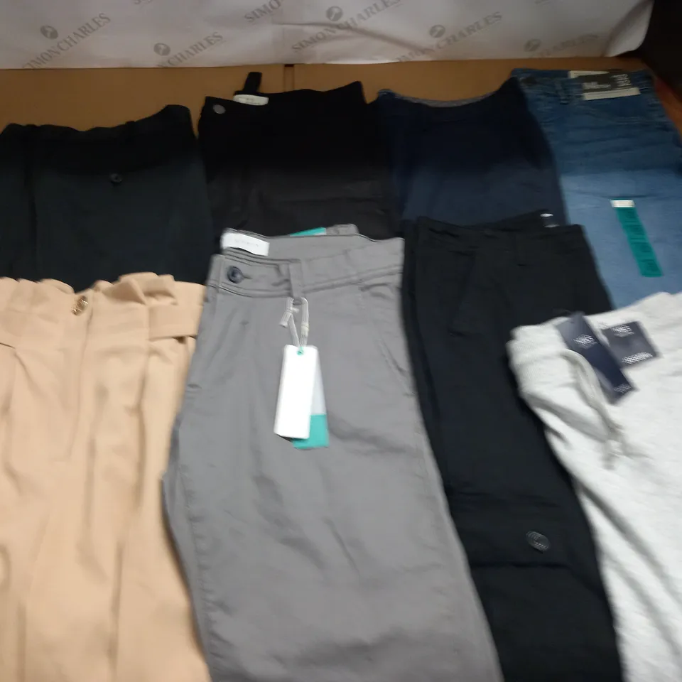LOT OF 8 ASSORTED PAIRS OF TROUSERS IN VARIOUS SIZES