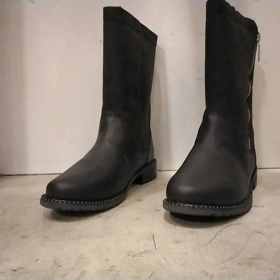 BOXED EMU AUSTRALIA YANCOL BOOTS IN ESPRESSO  , UK 8 , 4 PAIRS 