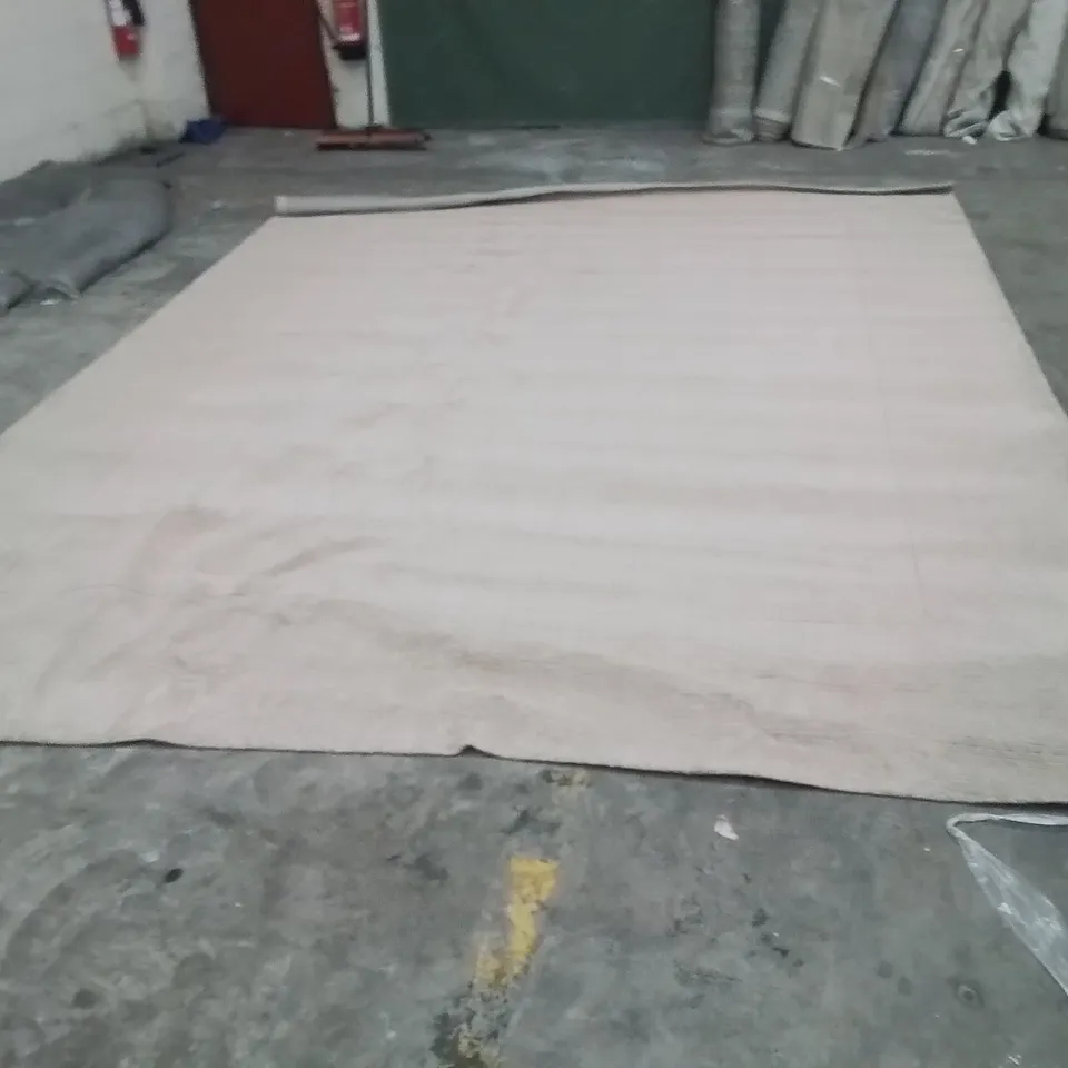 QUALITY DESIGNER AREA RUG - APPROXIMATELY 400X300CM