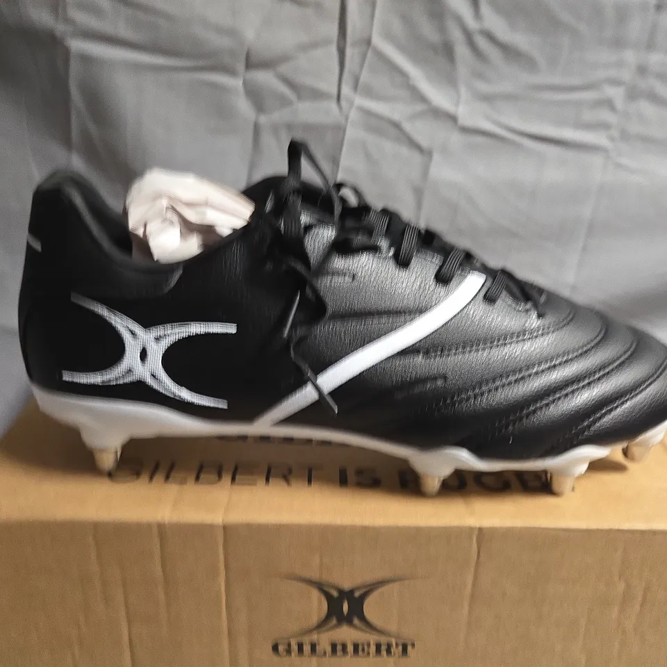 BOXED PAIR OF GILBERT X20 RUGBY BOOTS - UK SIZE 10