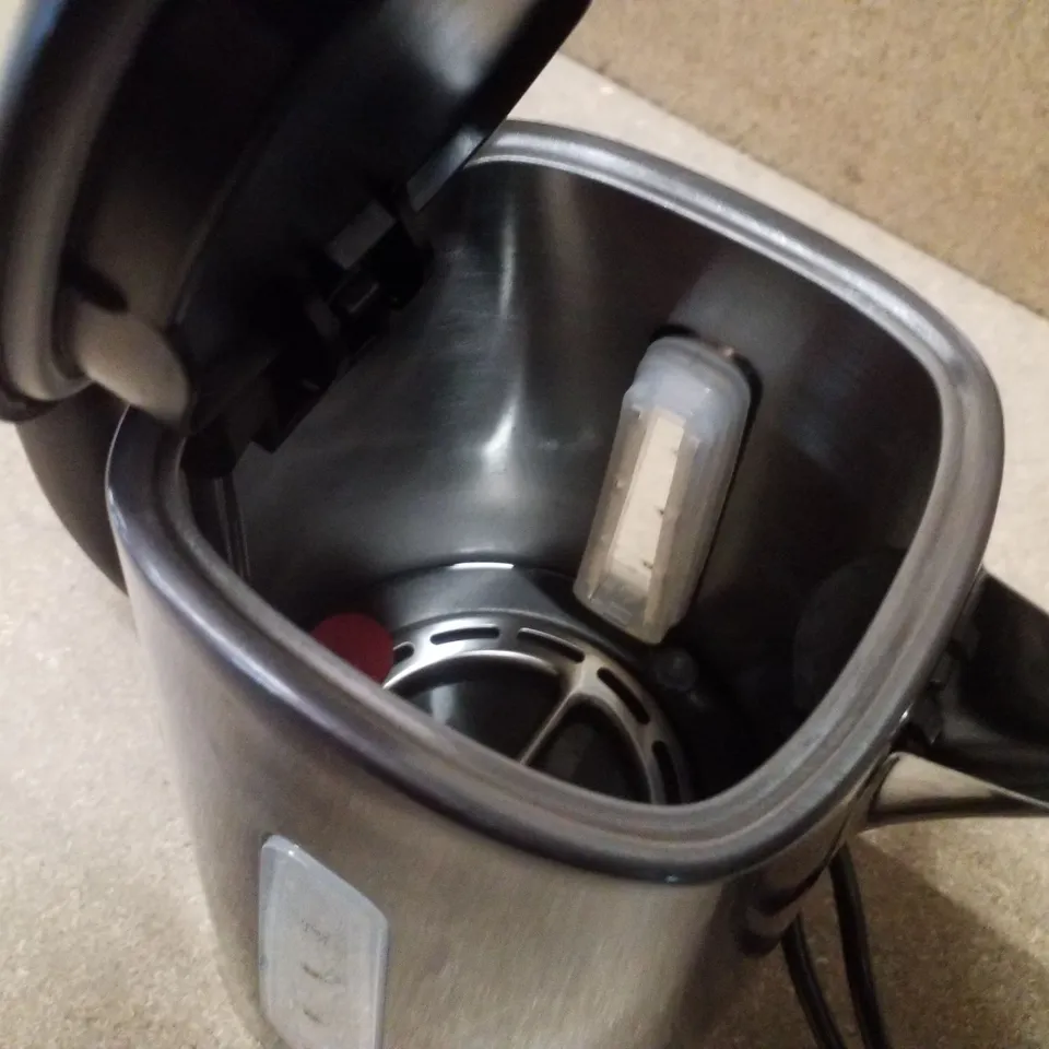 BOXED RUSSELL HOBBS LUNA GREY KETTLE