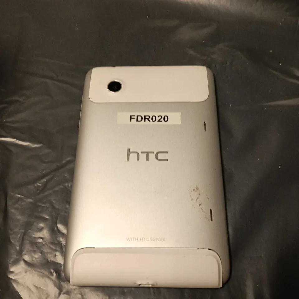 HTC TABLET  – SILVER BACK WITH WHITE CAMERA MODULE 