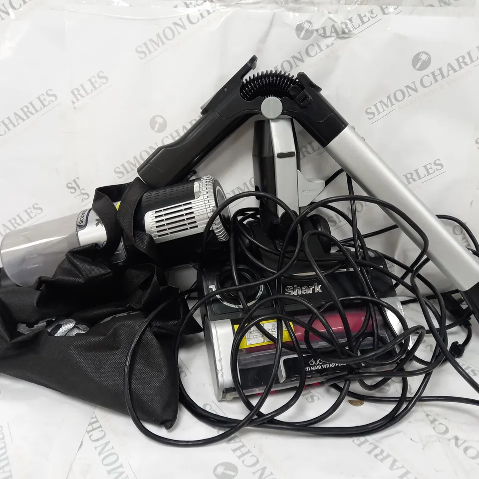 BOXED SHARK STRATOS ANTI HAIR WRAP PET PRO VACUUM CLEANER