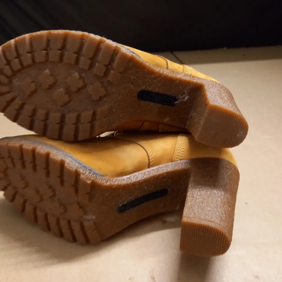 PAIR OF TIMBERLAND ORTHOLITE BLOCK HEELED BOOTS IN BROWN - UK 6