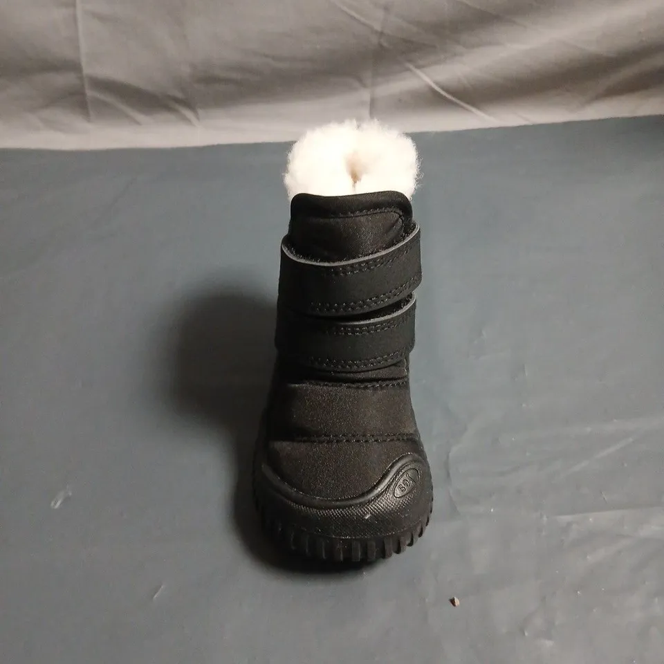 COZY PIXIES TODDLER BLACK WINTER BOOTS WITH WHITE FAUX FUR LINING SIZE BABY EU 22. UNBOXED