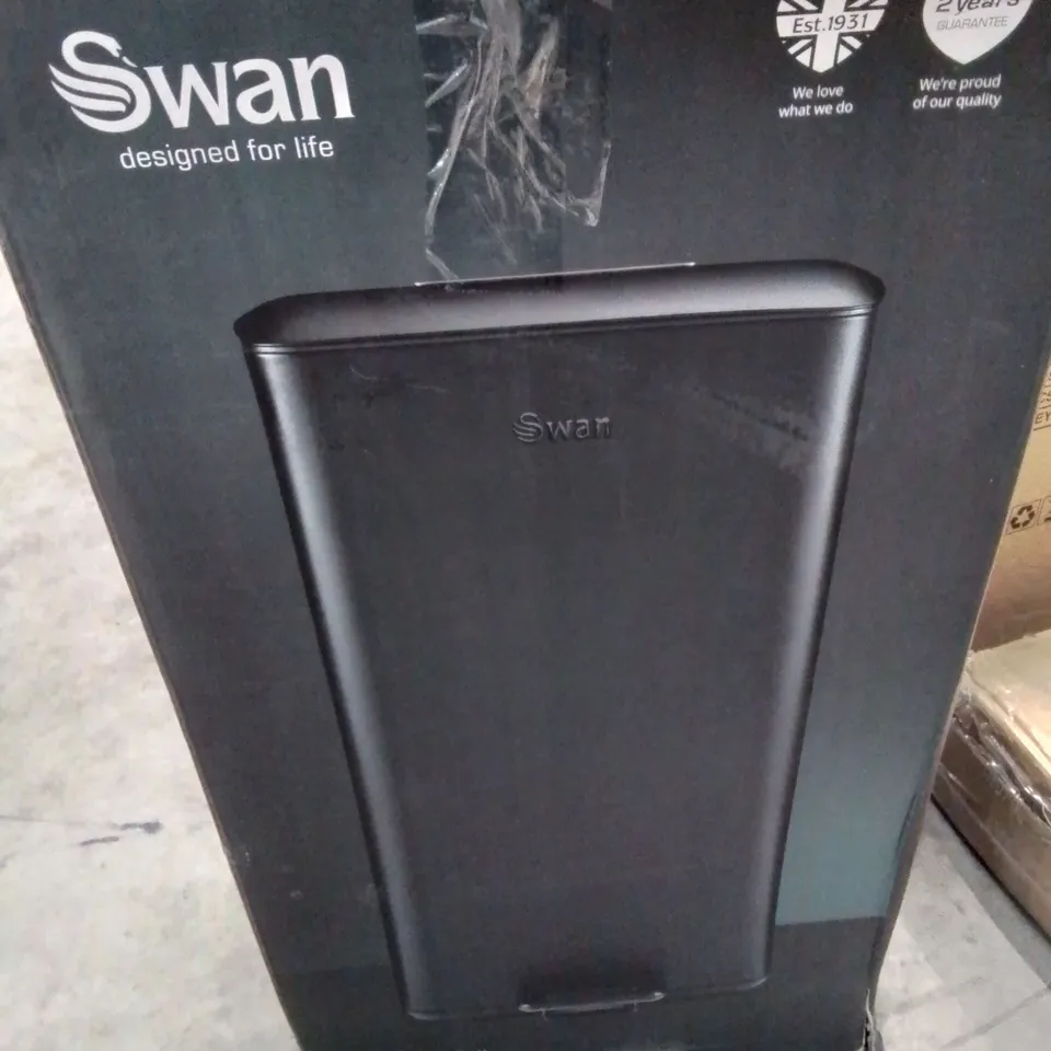 BOXED SWAN 30 LITRE STEP ON PEDAL BIN