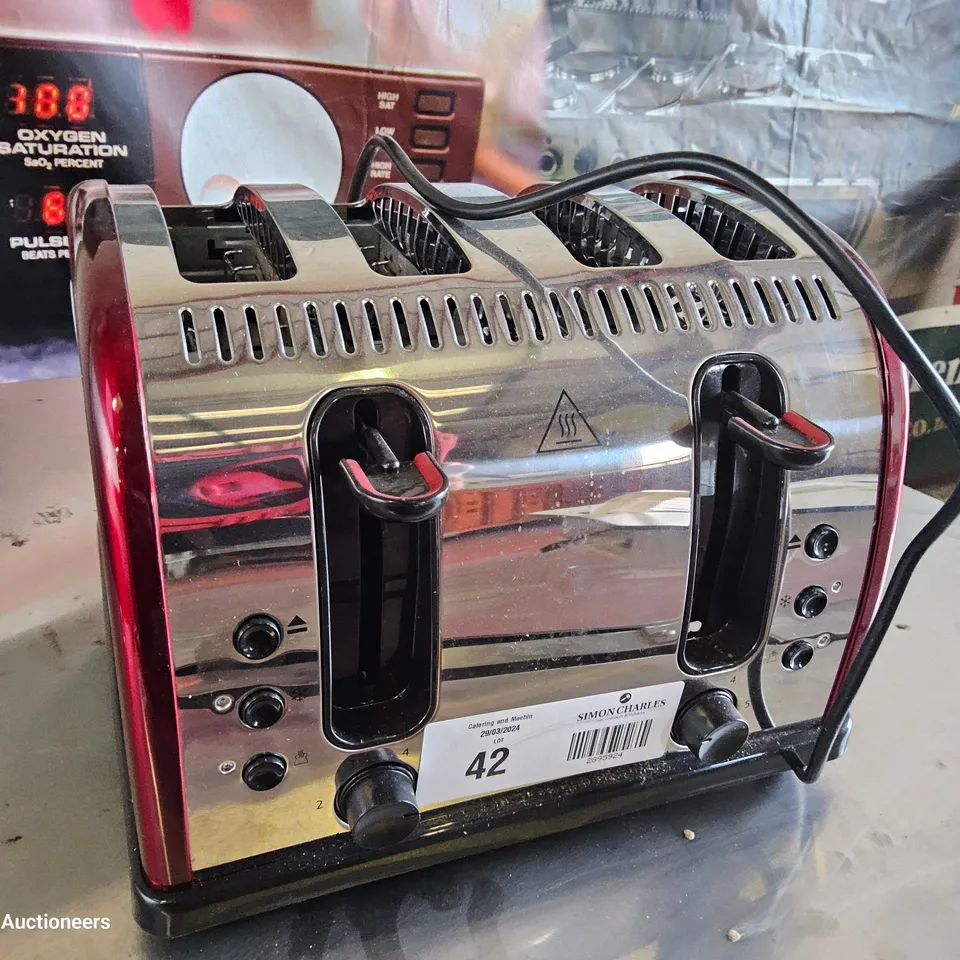 RUSSELL HOBBS 4 SLICE TOASTER RED Model 21301