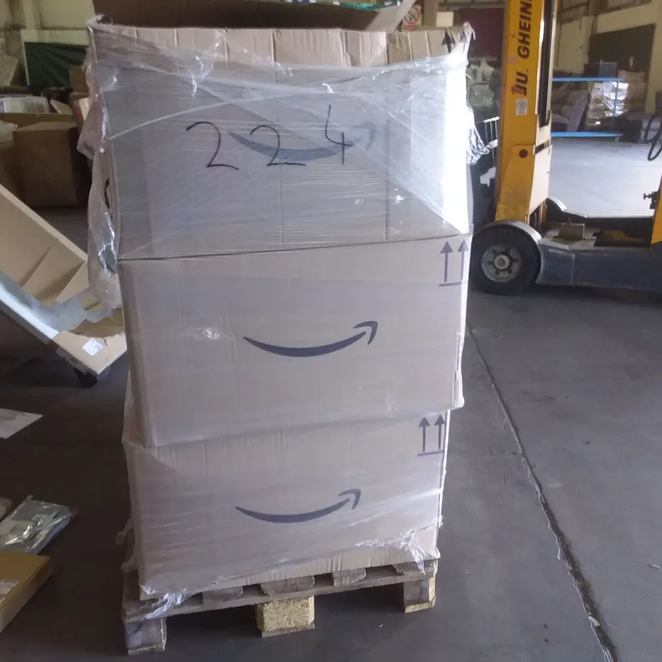 PALLET OF ASSORTED ITEMS INCLUDING J&D TEMPERED GLASS SCREEN PROTECTOR, UNION JACK FLAG, SEATER WOVEN BAG, EASY MAKEUP BAG, LEWONDR PAPER TRAY,LATTICE FRUIT BASKET