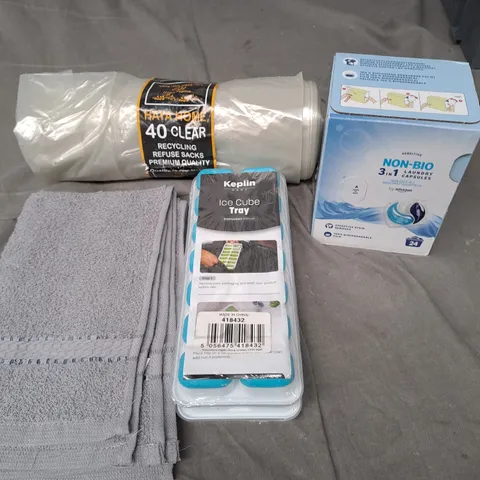 APPROXIMATELY 20 ASSORTED HOUSEHOLD PRODUCTS TO INCLUDE CLEAR BIN BAGS, ICE CUBE TRAY AND NON BIO LAUNDRY CAPSULES