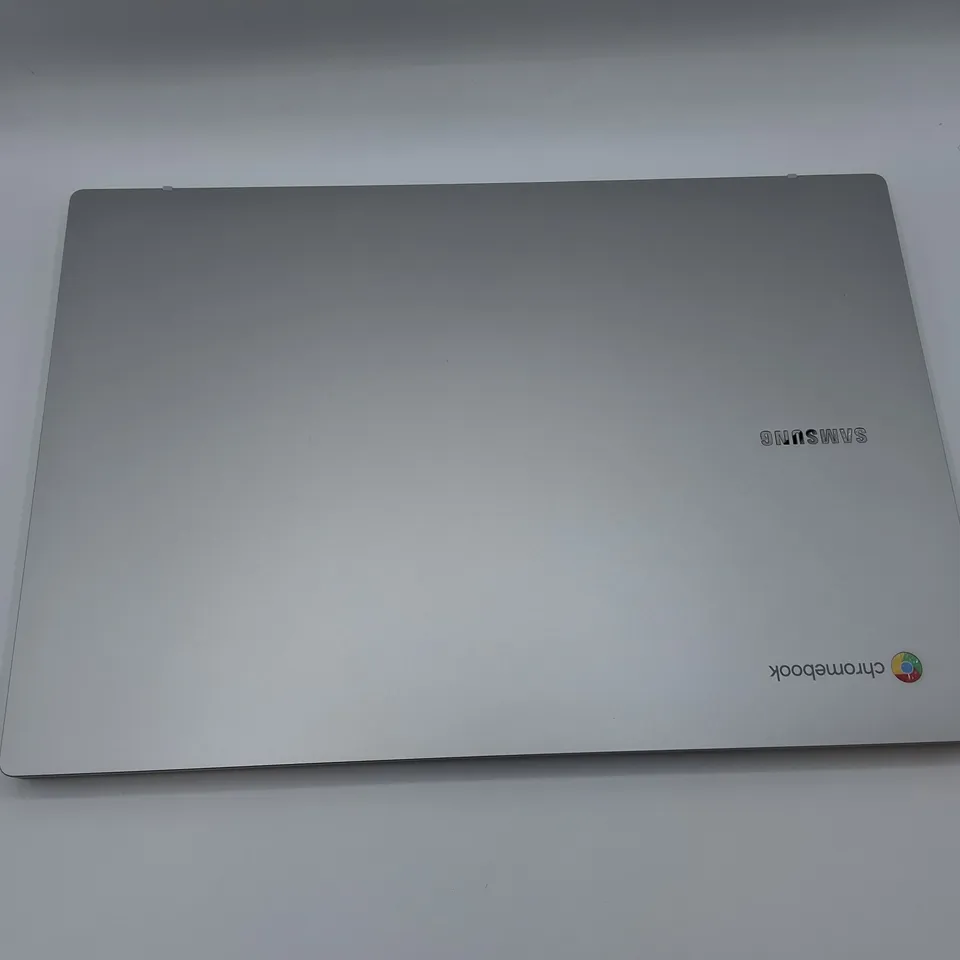 SAMSUNG GALAXY CHROMEBOOK GO INTEL CELERON LAPTOP IN SILVER - XE340XDA