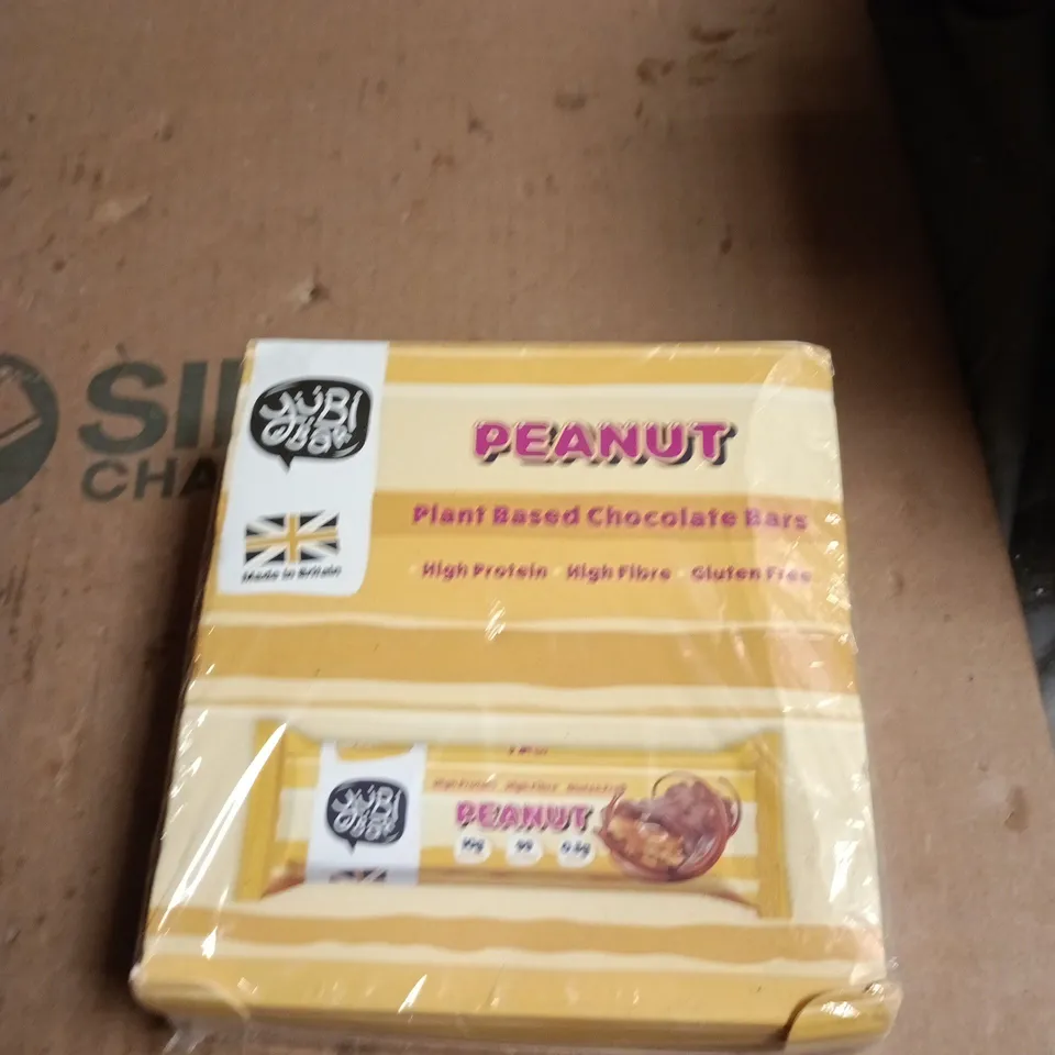 APPROXIMATELY 7 ASSORTED FOOD ITEMS INCLUDING MINI EGGS CHOCOLATE BAR AND CHOCOLATE PEANUT BAR