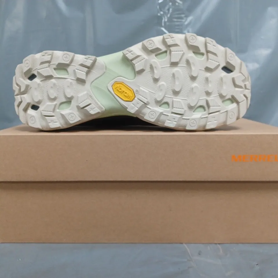 BOXED PAIR OF MERRELL MOAB SPEED 2 GTX SHOES IN BLACK SIZE UK 4