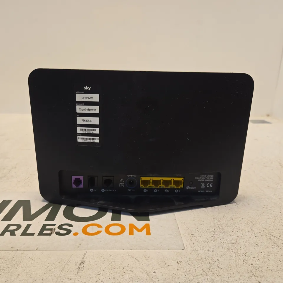 SKY Q HUB (MODEL SR203)