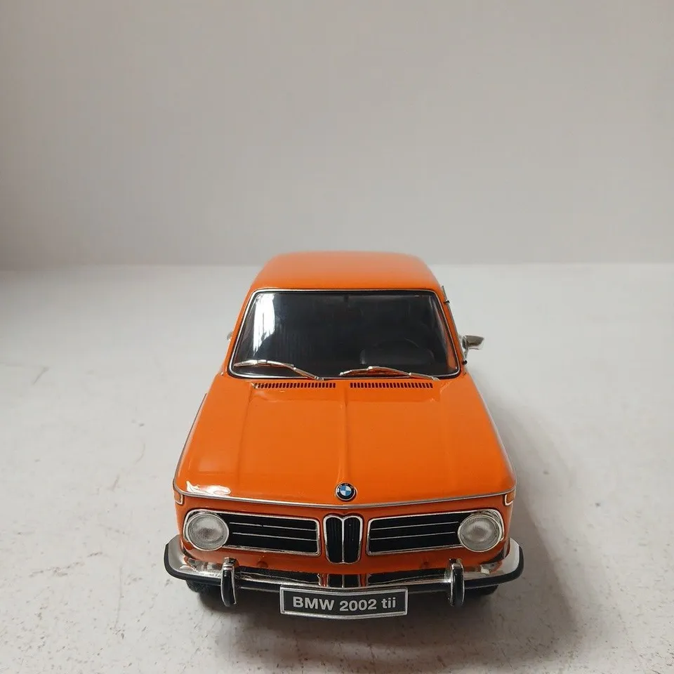 BMW 2002 TII ORANGE DIECAST MODEL CAR - SCALE 1:18