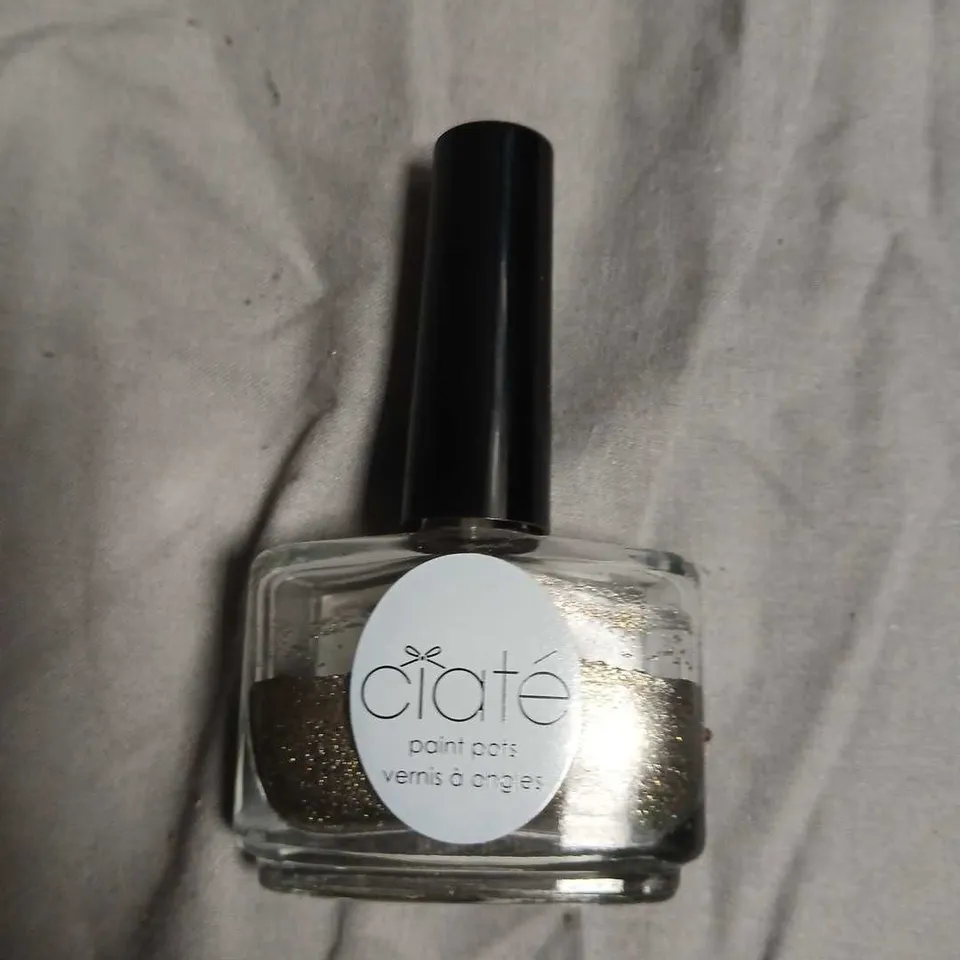BOX OF APPROXIMATELY 200 CIATÉ PAINT POTS NAIL POLISH – GLAMBERED 067, GOLD GLITTER-NO EXPIRY DATE SHOWN 