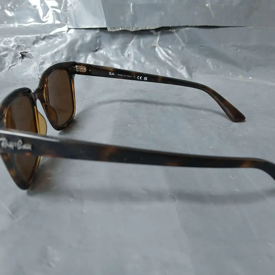 BOXED PAIR OF RAY BAN PATTERNED BROWN GLASSES