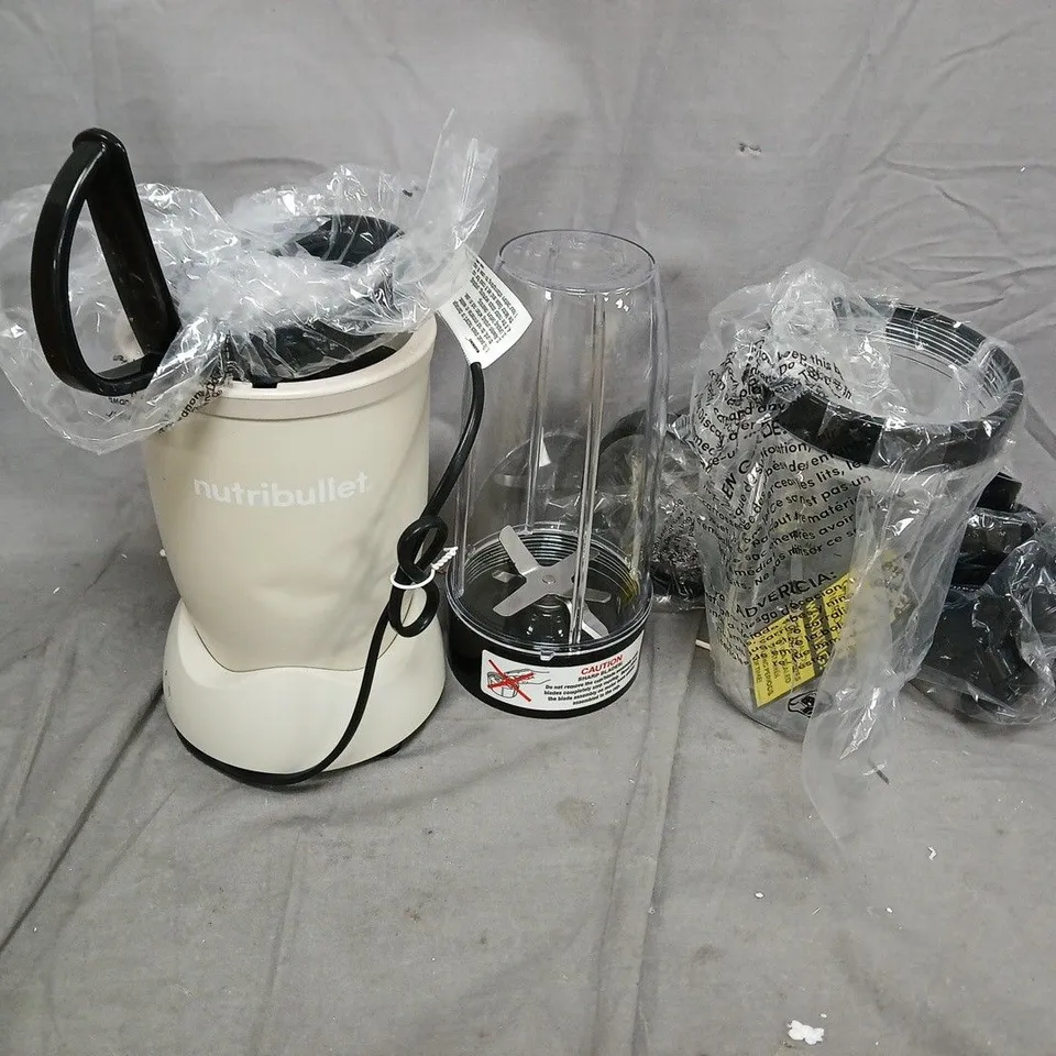 Nutribullet Pro 900 Series Matte Blender with Accessories