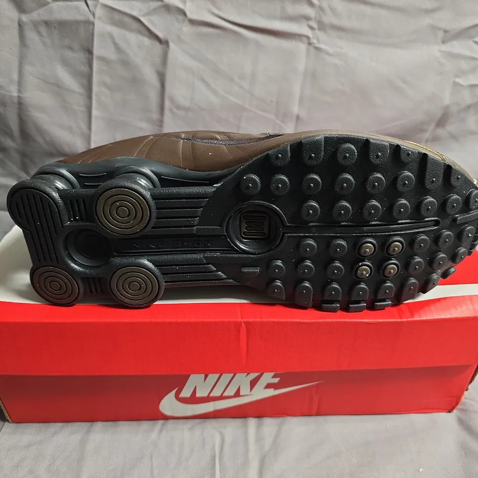 BOXED PAIR OF NIKE SHOX R4 TRAINERS - UK SIZE 6