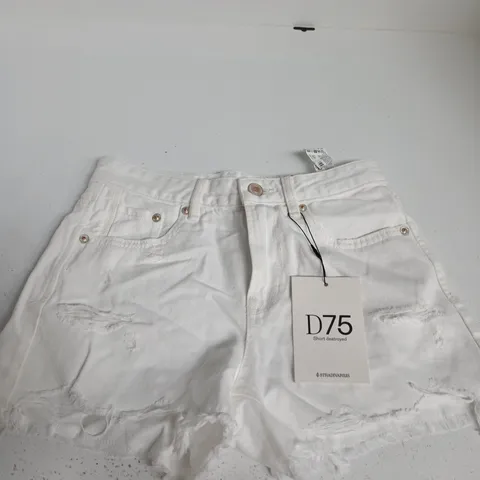 STRADIVARIUS WHITE DISTRESSED DENIM SHORTS – HIGH RISE, UK 6 (EU 34, US 2, MX 24)