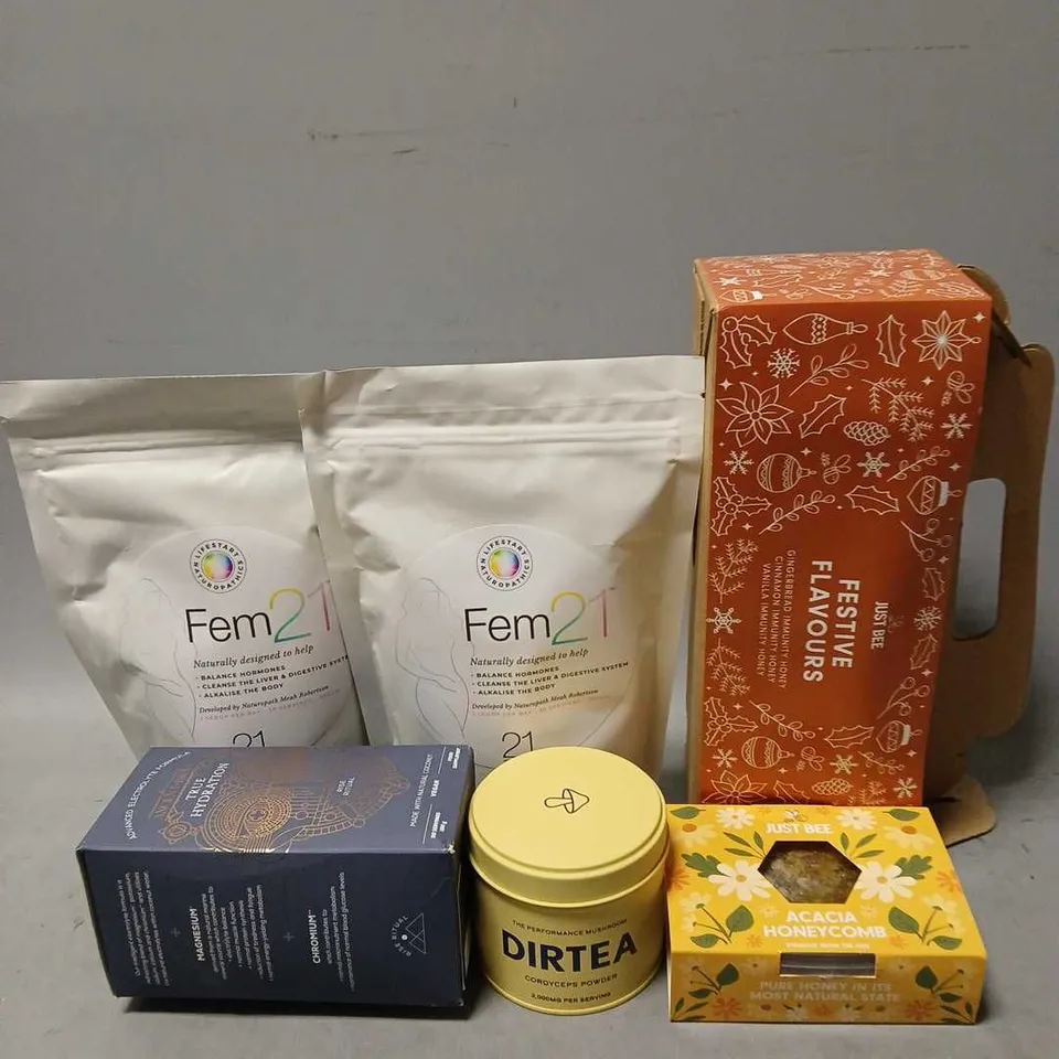 TOTE OF ASSORTED FOOD AND DRINK ITEMS TO INCLUDE JUST BEE, COFFEE AND TRUE HYDRATION