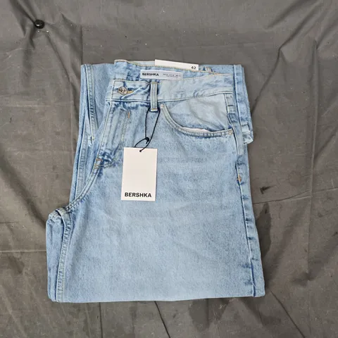 BERSHKA BOYFRIEND PETITE JEANS IN LIGHT BLUE SIZE UK 14